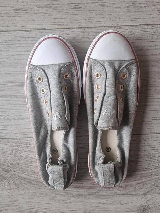 Instappers grijs sneakers grijs grijze espadrilles stof, Kleding | Dames, Schoenen, Zo goed als nieuw, Espadrilles of Moccasins