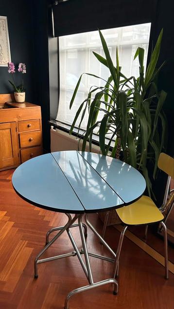 Retro ronde formica tafel met stoel jaren 50/60 vintage beschikbaar voor biedingen