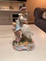 Antiek Porseleinen Beeldje Ooievaar met Kinderen, Antiek en Kunst, Ophalen