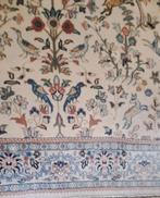 Perzisch,oosterse tapijt patroon van de levensboom en hert, Ophalen