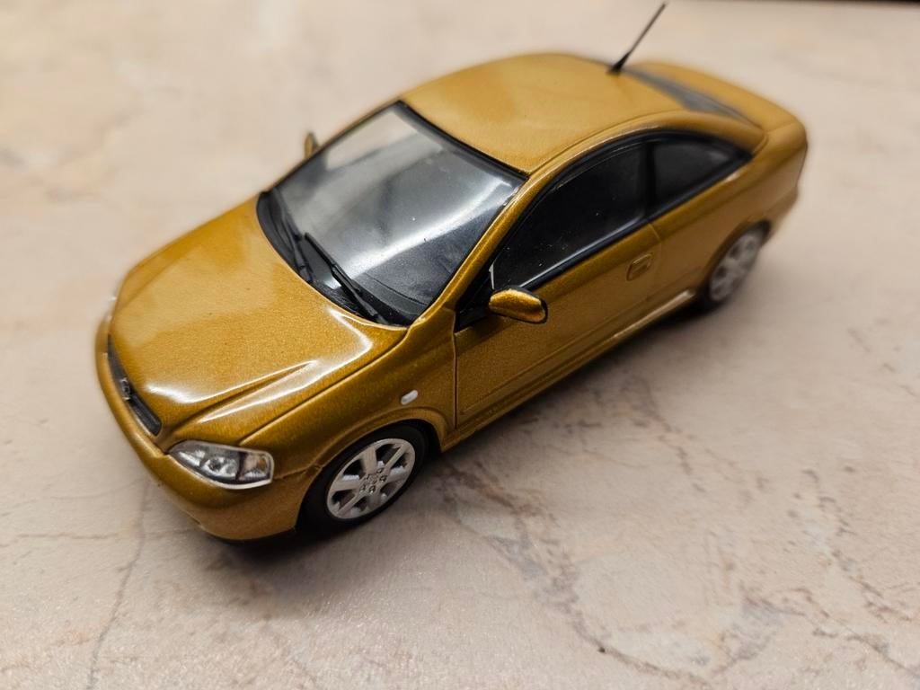 Minichamps Opel Astra G Coupe 2000 Gold Metallic 1:43, Hobby en Vrije tijd, Modelauto's | 1:43, Ophalen of Verzenden, Zo goed als nieuw