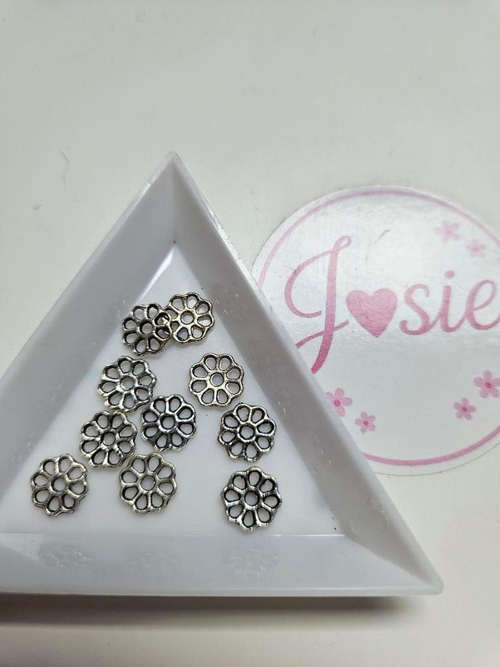 Bloemvormige kralenkapjes #625, Hobby en Vrije tijd, Kralen en Sieraden maken, Nieuw, Tussenstuk of Tussenkraal, Ophalen