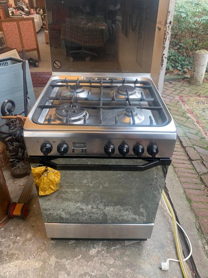Fornuis mooie rvs Indesit gasfornuis met heteluchtoven, Witgoed en Apparatuur, Fornuizen, Zo goed als nieuw, Vrijstaand, Gas, 4 kookzones
