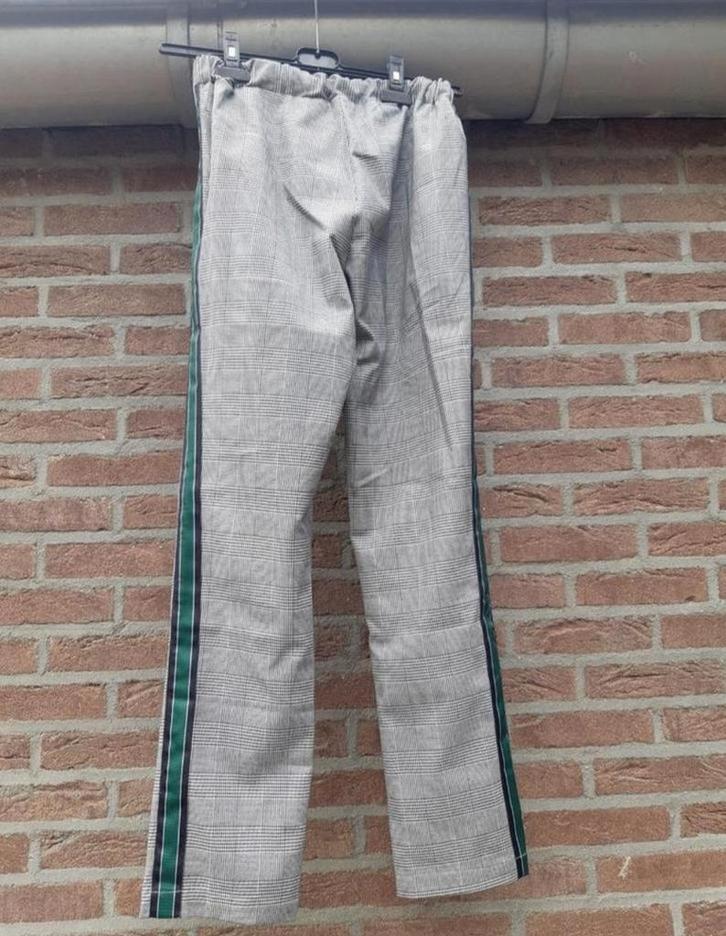Ruiten broek met groene bies. True spirit maat M., Kleding | Dames, Broeken en Pantalons, Nieuw, Maat 38/40 (M), Lang, Ophalen of Verzenden