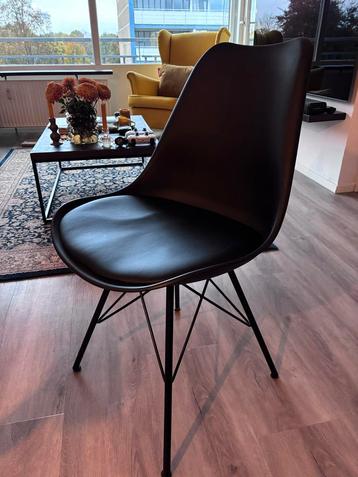 4 Zwarte JYSK Eetkamerstoelen beschikbaar voor biedingen