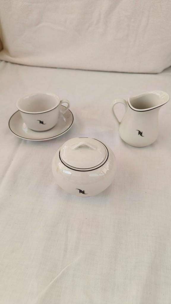 Nespresso Suikerpot Melkkan en kop en schotel, Antiek en Kunst, Antiek | Servies compleet, Ophalen of Verzenden