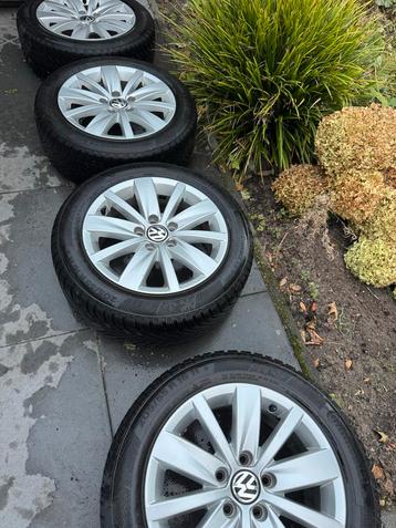 VW Velgen met Winterbanden 205/55R16 beschikbaar voor biedingen