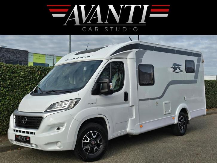 LAIKA KOSMO V 9 140 PK SOLAR LENGTEBEDDEN TV + LTE ANTENNE +, Caravans en Kamperen, Campers, Bedrijf, tot en met 2, Half-integraal