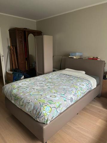 Mooie Taupekleurige twijfelaar 120 cm  faux leder look beschikbaar voor biedingen