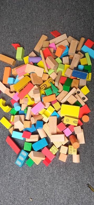 Houten blokken beschikbaar voor biedingen