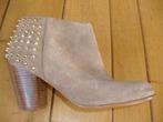 ZARA Woman laarsjes beige suède met spikes maat 40 - zgan -, Kleding | Dames, Schoenen, Ophalen of Verzenden, Zo goed als nieuw