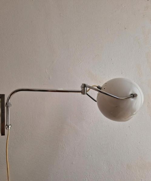 Vintage Gepo wandlamp wit met chroom bol spage age design, Huis en Inrichting, Lampen | Wandlampen, Zo goed als nieuw, Ophalen of Verzenden