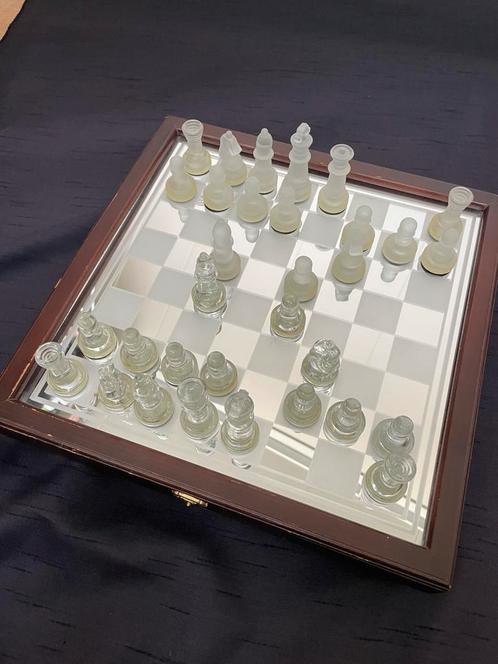 Prachtig glazen ‘King Arthur’ schaakspel., Hobby en Vrije tijd, Gezelschapsspellen | Bordspellen, Gebruikt, Ophalen of Verzenden