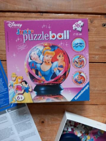 Disney. Ravensburger. Puzzleball. 96 stukjes beschikbaar voor biedingen