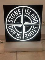 Stone Island Logo LED Lamp - Fan Cadeau!, Huis en Inrichting, Ophalen of Verzenden, Zo goed als nieuw, Metaal, Minder dan 100 cm