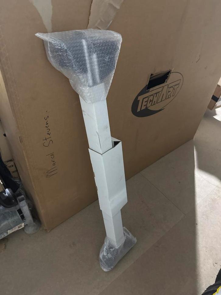 Nieuwe Originele Dakdragers Audi Q8, Huis en Inrichting, Tafelonderdelen, Nieuw, Tafelpoot, 50 tot 100 cm, Minder dan 50 cm, Vierkant