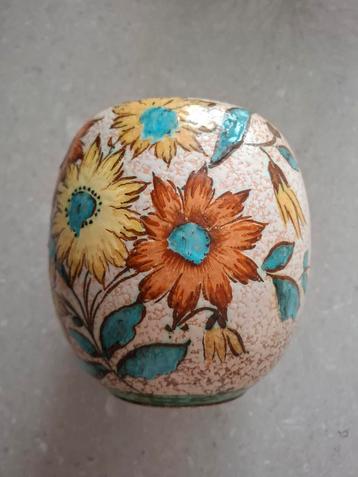 Vaas Gouda bloemmotief beschikbaar voor biedingen