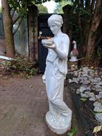 Vrouwenbeeld van beton, Antiek en Kunst, Ophalen