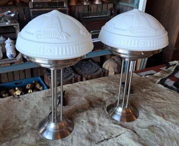 Een stel zeer mooie staande lampen nikkel en glas 63 cm hoog beschikbaar voor biedingen