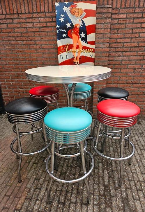 FIFTIES SIXTIES AMERIKAANSE BARKRUKKEN BEL AIR BAR TAFEL, Huis en Inrichting, Barkrukken, Zo goed als nieuw, 4 krukken, Draaibaar