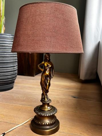 Prachtige antieke bronzen tafellamp met kap beschikbaar voor biedingen