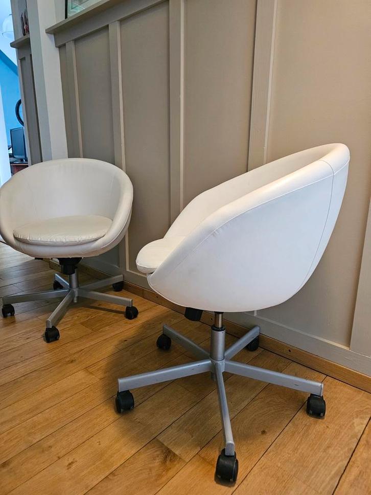2 Witte kuipstoelen fauteuils, bureaustoelen draaibaar samen, Huis en Inrichting, Fauteuils, Gebruikt, Kunststof, 50 tot 75 cm