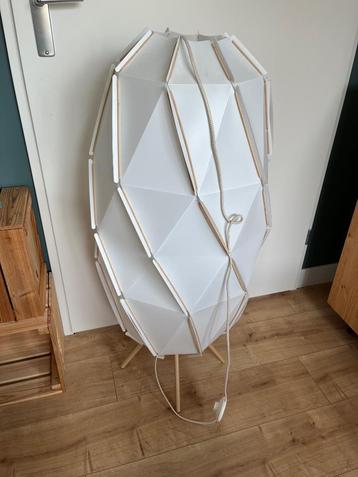 Staande lamp beschikbaar voor biedingen