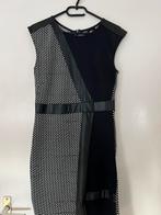Soho zwart-witte jurk met kunstleren details – maat S, Kleding | Dames, Ophalen of Verzenden, Zo goed als nieuw, Zwart, Boven de knie