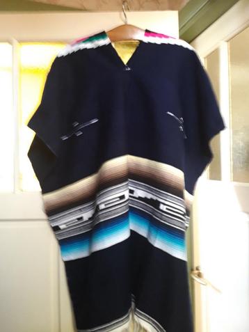 Nieuwe  Poncho  beschikbaar voor biedingen