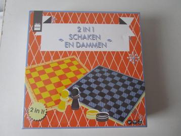 Schaakspel en damspel, 2 in 1, van de Hema. NIEUW beschikbaar voor biedingen