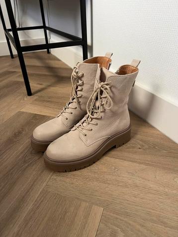 Veter boots Manfield maat 40  echt leer beige maat 40 beschikbaar voor biedingen