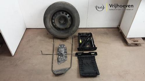 Krikset + reservewiel van een Opel Vivaro (Vivaro 19-), Auto-onderdelen, Overige Auto-onderdelen, Opel, Gebruikt, 3 maanden garantie