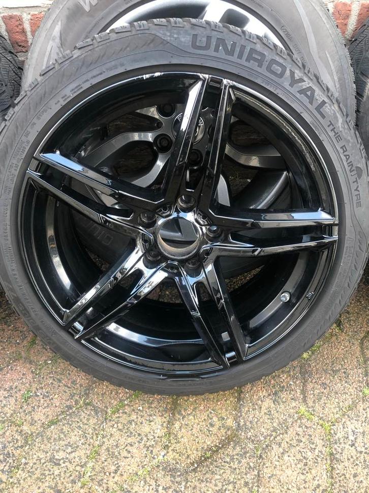 Mooie set zwarte velgen met winterbanden, Auto-onderdelen, Banden en Velgen, Banden en Velgen, Winterbanden, 18 inch, 225 mm, Personenwagen