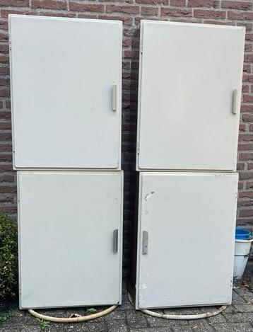 Vintage keukenkastjes Piet Zwart beschikbaar voor biedingen