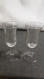DE KUYPER glaasjes met witte logo 2 stuks, Verzamelen, Glas en Borrelglaasjes, Ophalen of Verzenden, Zo goed als nieuw, Borrel- of Shotglas