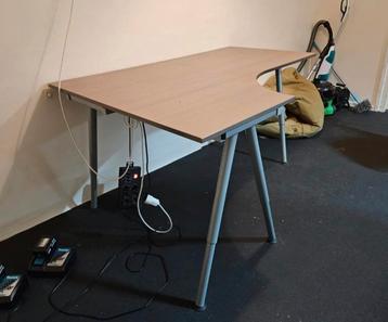 IKEA Galant Hoekbureau - In hoogte verstelbaar beschikbaar voor biedingen