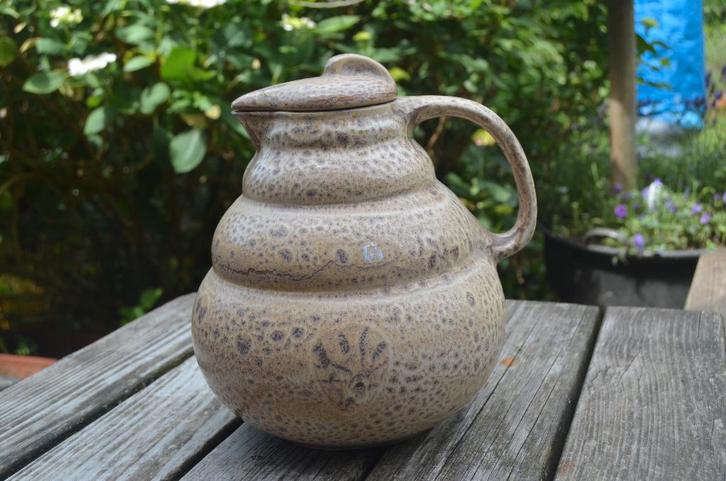 Schenkkan ontwerp Hildo Krop voor ESKAF, Antiek en Kunst, Antiek | Keramiek en Aardewerk, Ophalen of Verzenden