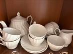 Mooi theeservies, 6 kop- en schotel, suiker-en melk en pot, Antiek en Kunst, Antiek | Servies compleet, Ophalen of Verzenden