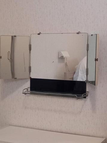 Vintage Spiegelkast met Handdoekrek beschikbaar voor biedingen