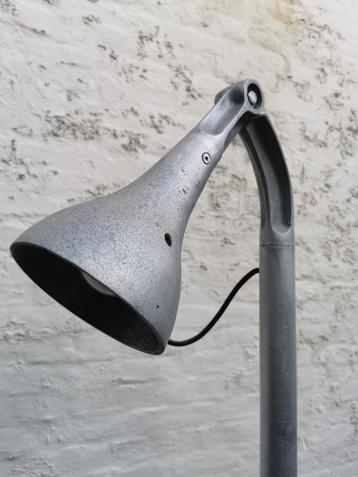 Industrieel Uum  Aluminium design staande lamp / vloerlamp