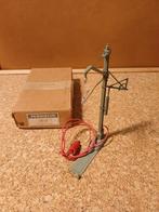 Märklin 7010 aansluitmast met spanner - oud model in OVP.l, Wisselstroom, Wagon, Ophalen of Verzenden, Zo goed als nieuw