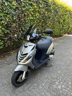 Piaggo Zip IGET 4T ( GEEL KENTEKEN), Fietsen en Brommers, Scooters | Piaggio, Ophalen, Zip, Zo goed als nieuw, Benzine