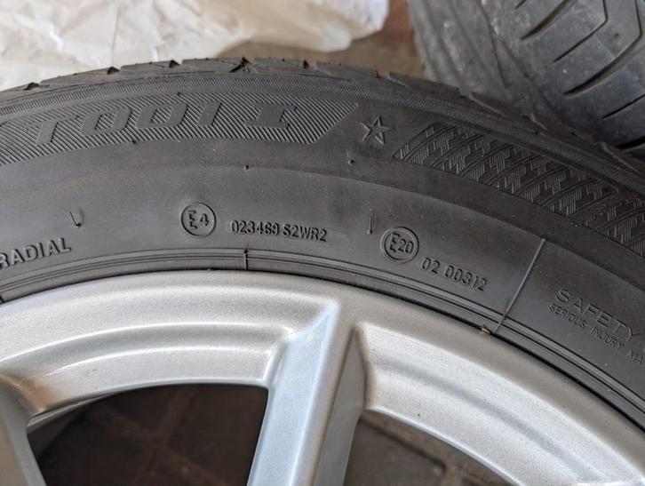 BMW X1 alu velgen incl zomerbanden in goede staat 225/55/R17, Auto-onderdelen, Banden en Velgen, Banden en Velgen, Winterbanden