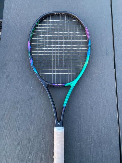 Yonex vCore Pro 97L gripmaat 2 en 3, Sport en Fitness, Tennis, Zo goed als nieuw, Racket, Overige merken, Ophalen of Verzenden