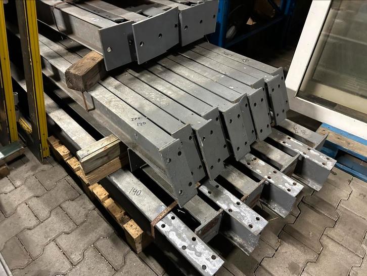 Stalen Hal constructie met Douglas houten gordingen, Doe-het-zelf en Verbouw, Metalen, Gebruikt, IJzer, Ophalen