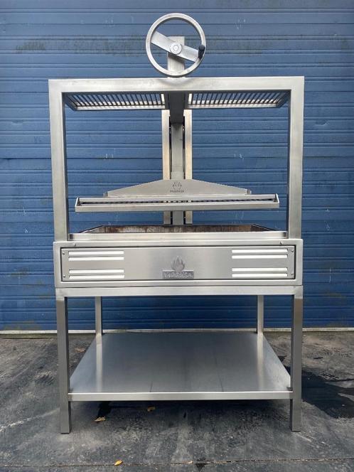 Mibrasa Parrilla open grill bouwjaar 2023 gewicht +/_ 300kg, Tuin en Terras, Houtskoolbarbecues, Zo goed als nieuw, Met accessoires