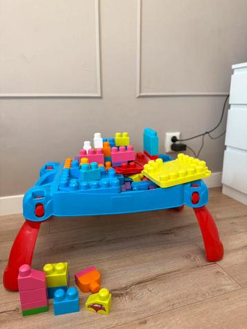 Mega blokken met opbergtafel beschikbaar voor biedingen