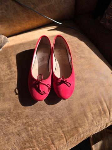 Rode Leren dames ballerina's  beschikbaar voor biedingen