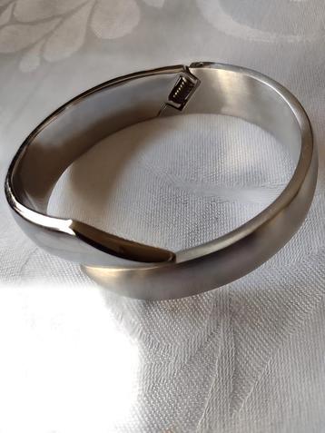 Beeldschone klem armband beschikbaar voor biedingen