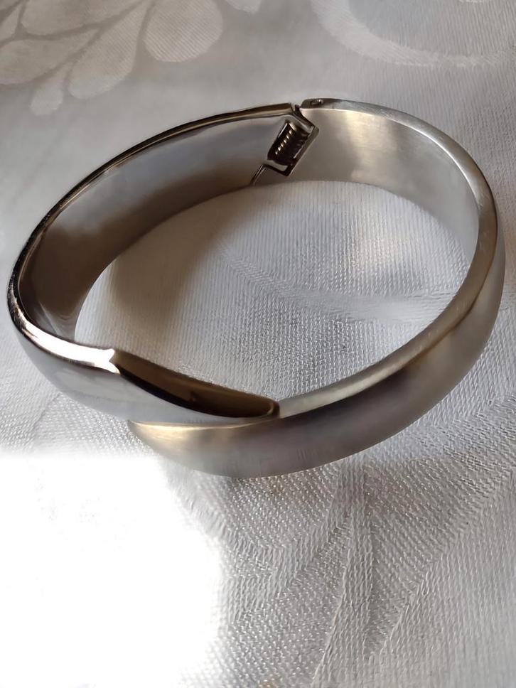Beeldschone klem armband, Sieraden, Tassen en Uiterlijk, Armbanden, Zo goed als nieuw, Staal, Zilver, Ophalen of Verzenden